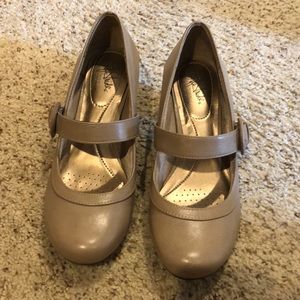 Life Stride beige block heels